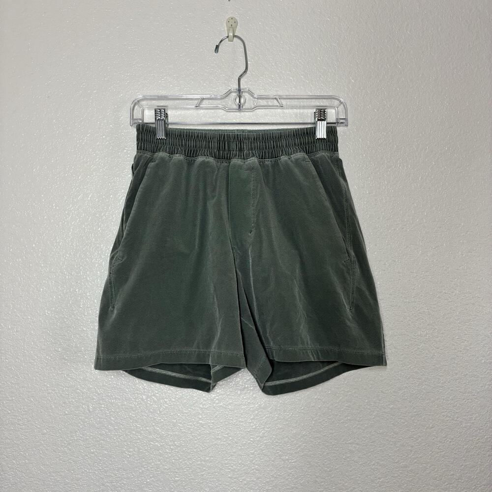 Lululemon Shorts Mens XS Green 7 Inseam Knit Drawstring Zip Pocket Running